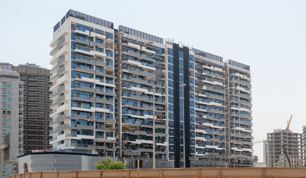 Construction of Azizi Grand achieves 94% completion in Dubai Sports City